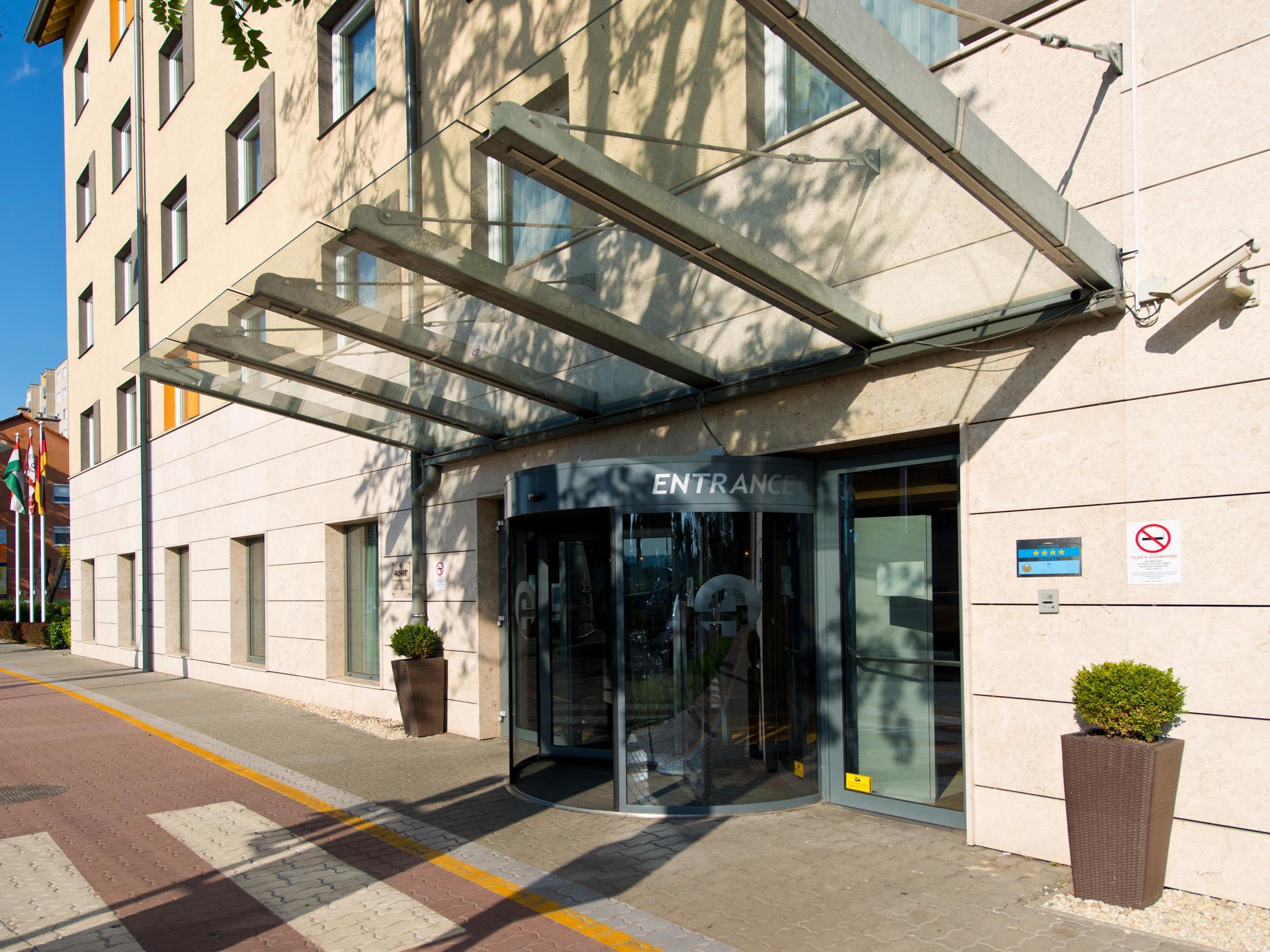 Achat Hotel Будапеща Екстериор снимка