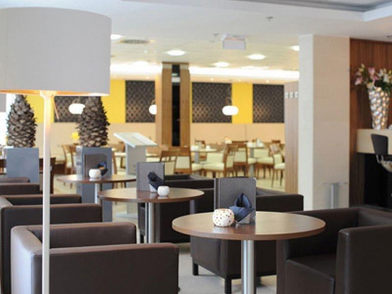 Achat Hotel Будапеща Ресторант снимка