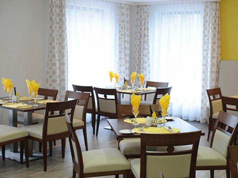 Achat Hotel Будапеща Ресторант снимка