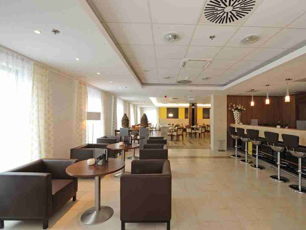 Achat Hotel Будапеща Ресторант снимка