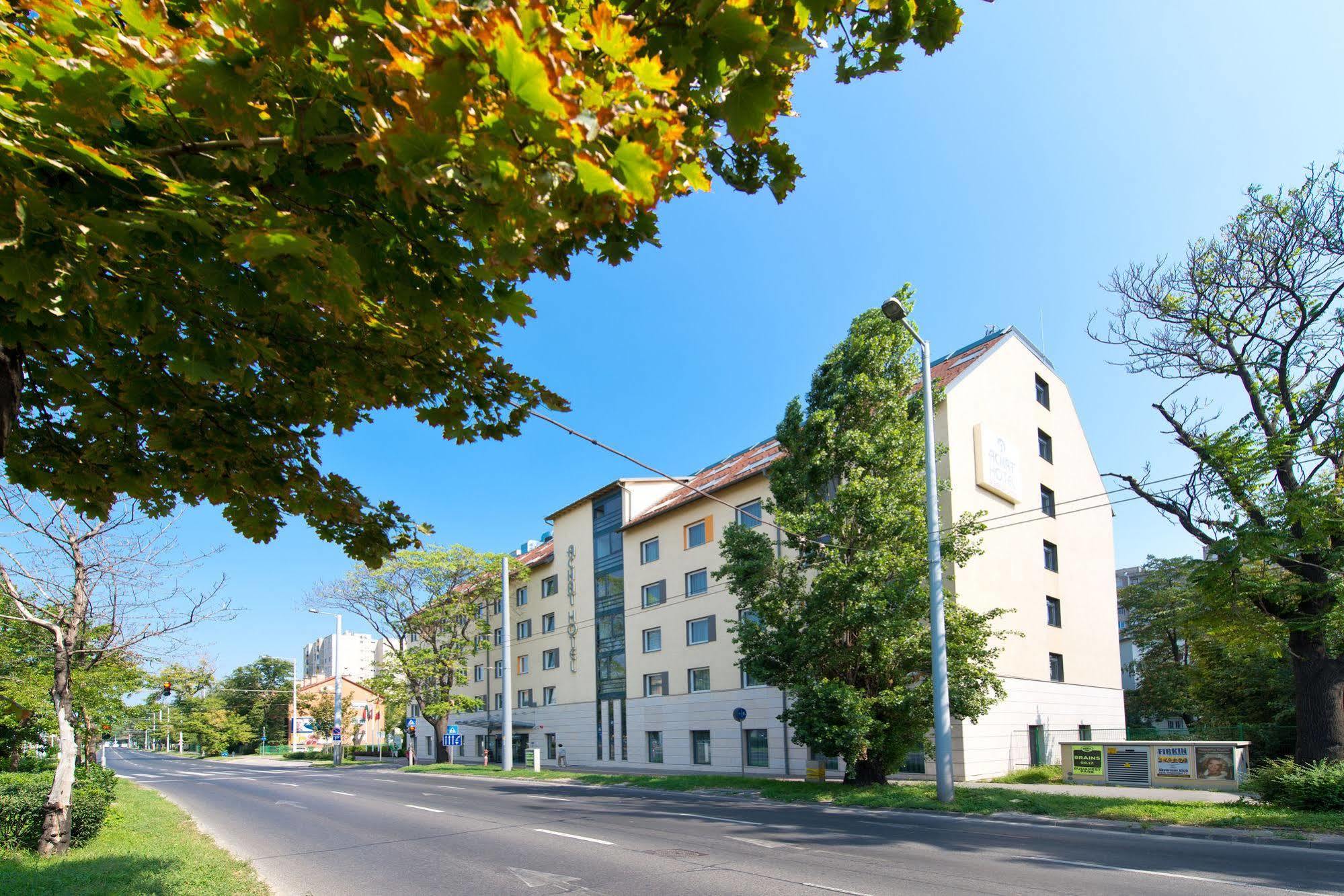 Achat Hotel Будапеща Екстериор снимка