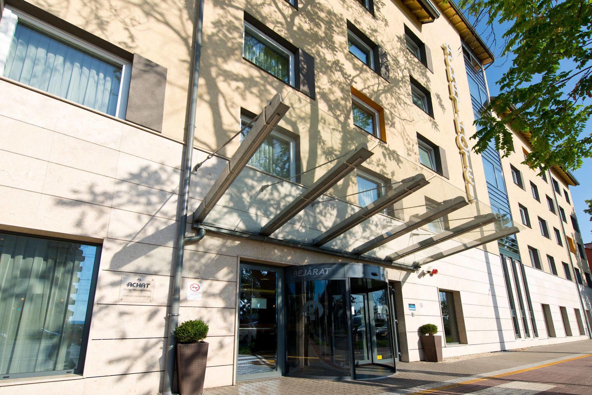 Achat Hotel Будапеща Екстериор снимка