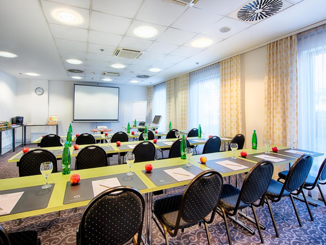 Achat Hotel Будапеща Екстериор снимка