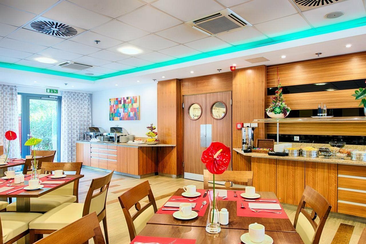 Achat Hotel Будапеща Екстериор снимка